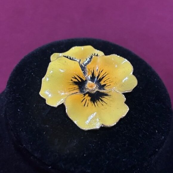 PANSY Flower Yellow Enamel 3-D BROOCH - Picture 1 of 6